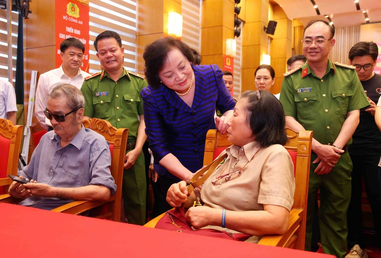 Phó Thủ tướng Phạm Thị Thanh Trà phát động cao điểm thu nhận ADN, mở thêm cơ hội xác định danh tính liệt sĩ- Ảnh 5.