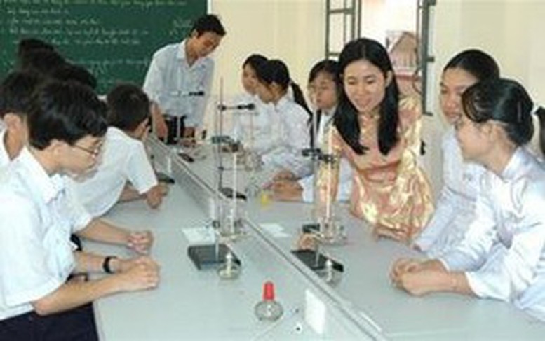 Cách tính phụ cấp độc hại cho nhân viên thiết bị, thí nghiệm trường học