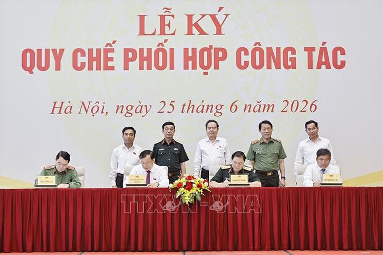 Chủ tịch Quốc hội chứng kiến ký quy chế phối hợp công tác quốc phòng, an ninh và đối ngoại- Ảnh 2.