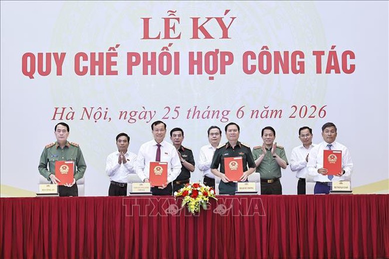 Chủ tịch Quốc hội chứng kiến ký quy chế phối hợp công tác quốc phòng, an ninh và đối ngoại- Ảnh 3.