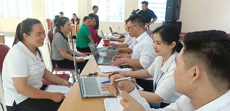 Mang 'một cửa' vượt núi, đưa dịch vụ công đến bản xa- Ảnh 3.