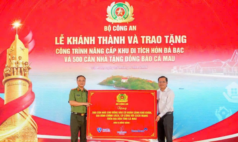 Bộ Công an khánh thành nâng cấp Di tích Hòn Đá Bạc, bàn giao 500 căn nhà tặng hộ khó khăn Cà Mau- Ảnh 2.