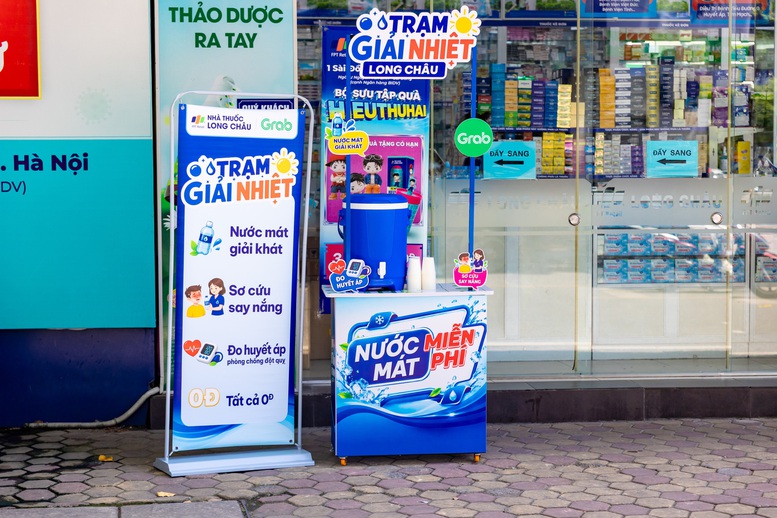 Hơn 1.000 điểm giải nhiệt và chăm sóc sức khỏe miễn phí tại Long Châu- Ảnh 1.