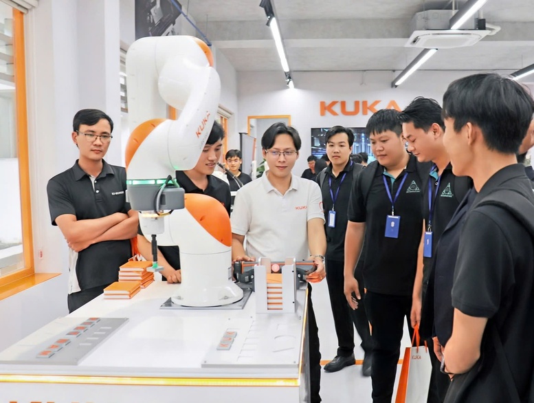 Bài 3. Nhân lực chất lượng cao: Điều kiện quyết định để TPHCM vươn lên thành đô thị toàn cầu- Ảnh 1.