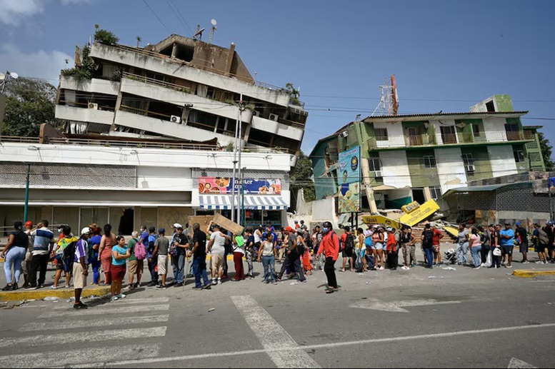 Động đất tại Venezuela: Chạy đua với thời gian giữa đống đổ nát- Ảnh 1.