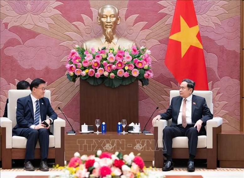 Chủ tịch Quốc hội Trần Thanh Mẫn tiếp Đoàn đại biểu Viện Nghiên cứu kinh tế Kimhakmin E-roun- Ảnh 2.
