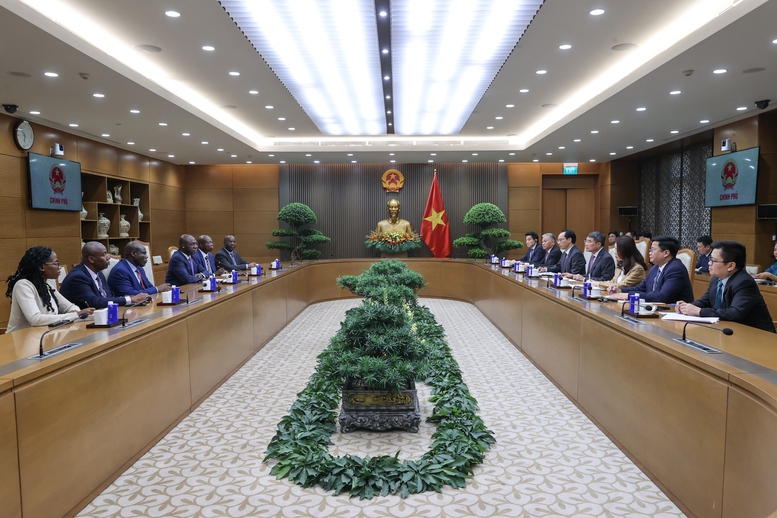 Thủ tướng Lê Minh Hưng: Đề nghị Chính phủ Angola tiếp tục hỗ trợ Tập đoàn Công nghiệp – Năng lượng Quốc gia và các doanh nghiệp Việt Nam- Ảnh 2.