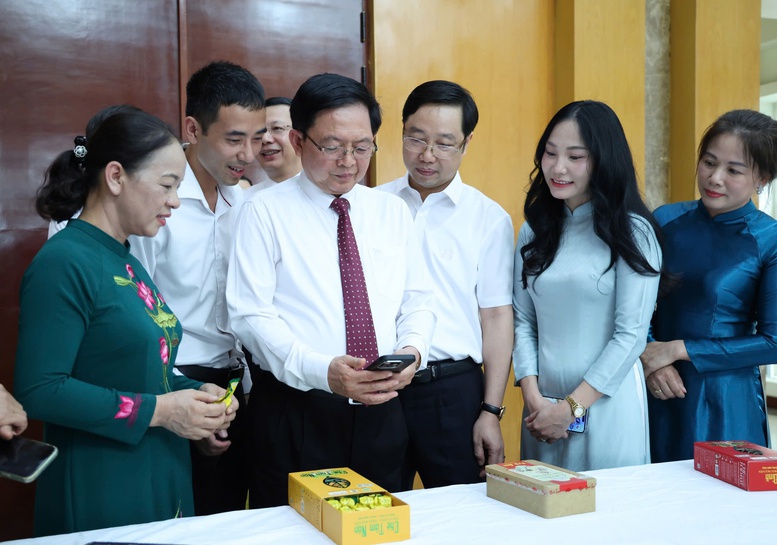 Phó Thủ tướng Hồ Quốc Dũng: Xây dựng thương hiệu nông sản phải bắt đầu từ truy xuất nguồn gốc- Ảnh 5.