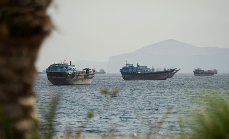 Oman và Iran lần đầu họp về quản lý eo biển Hormuz- Ảnh 1.