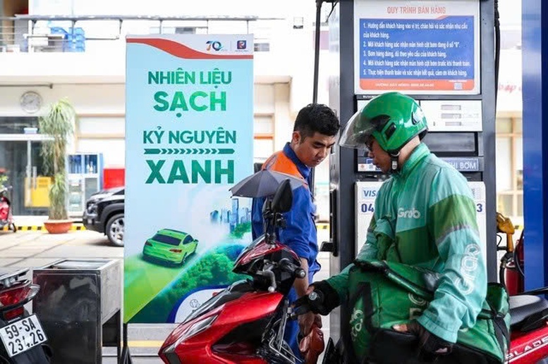 Giá xăng giảm mạnh- Ảnh 1.
