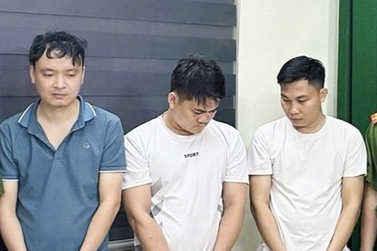 Triệt phá đường dây tiêu thụ hàng nghìn điện thoại Samsung giả trên toàn quốc- Ảnh 1.