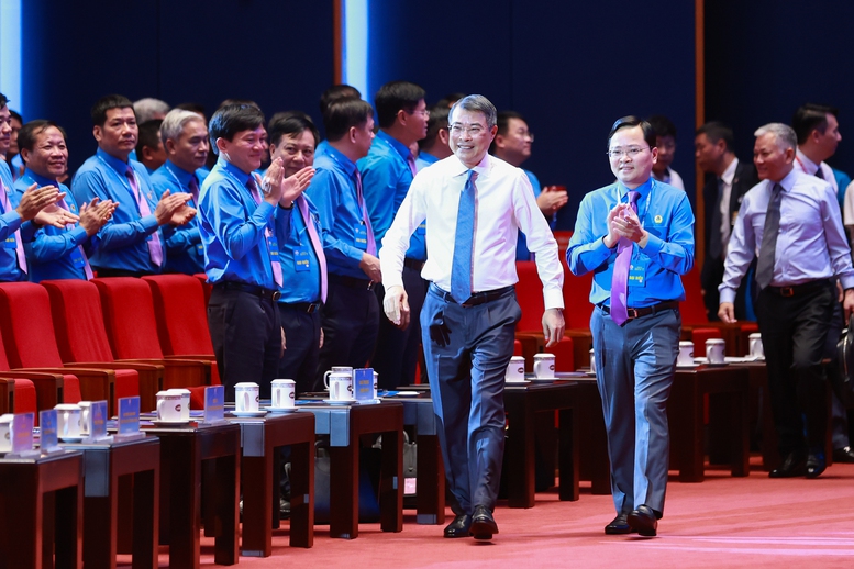 CẬP NHẬT: Thủ tướng Chính phủ trao đổi, thảo luận với Đại biểu dự Đại hội XIV Công đoàn Việt Nam- Ảnh 1.