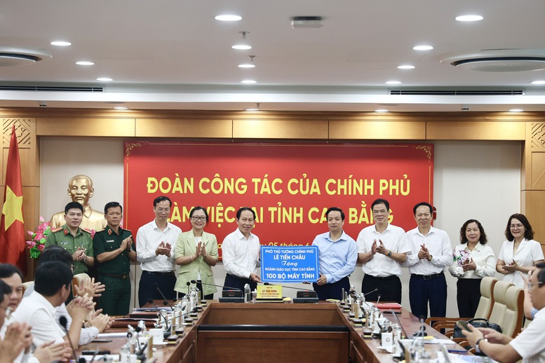 Phó Thủ tướng Lê Tiến Châu: Cao Bằng khó khăn về nguồn lực, nhưng không được 'khó' về quyết tâm và cách làm- Ảnh 11.