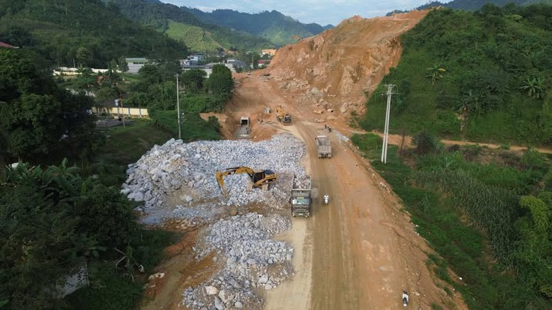 Đẩy nhanh tiến độ đưa Dự án đường Hồ Chí Minh đoạn Chợ Chu-Ngã ba Trung Sơn về đích- Ảnh 1.