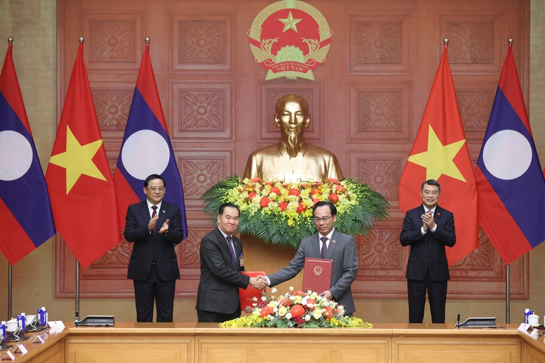 Việt Nam và Lào trao nhiều văn kiện hợp tác quan trọng- Ảnh 2.