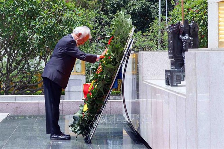 Thủ tướng Timor-Leste vào Lăng viếng Chủ tịch Hồ Chí Minh- Ảnh 4.
