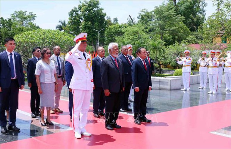 Thủ tướng Timor-Leste vào Lăng viếng Chủ tịch Hồ Chí Minh- Ảnh 5.