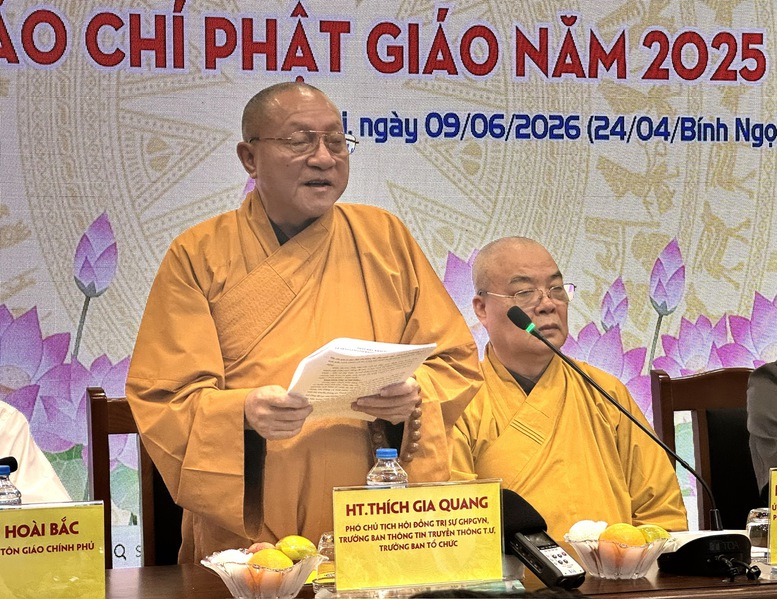 Ghi dấu hành trình phụng sự bằng ngòi bút- Ảnh 2. Ghi dấu hành trình phụng sự bằng ngòi bút- Ảnh 2.