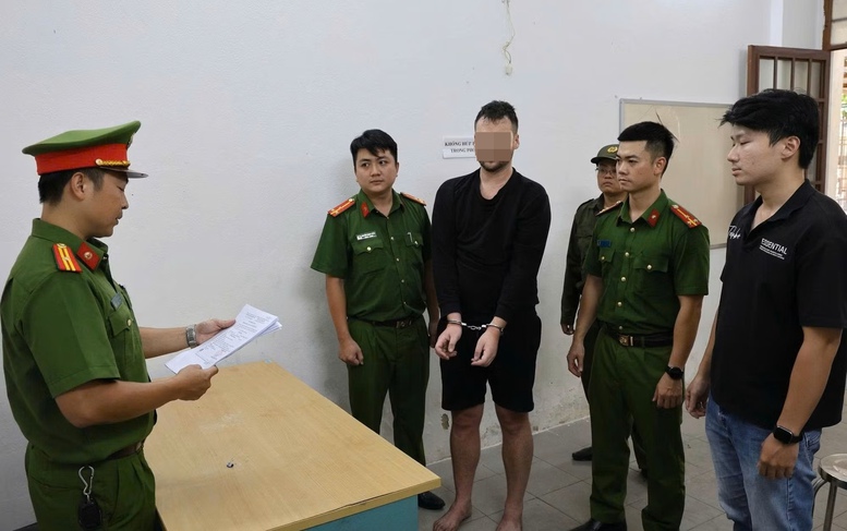 Khởi tố một người nước ngoài gây rối, đập phá quán cà phê tại Đà Nẵng- Ảnh 1.