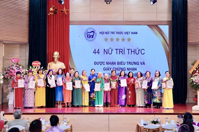 Tôn vinh đóng góp to lớn của đội ngũ nữ trí thức Việt Nam tiêu biểu- Ảnh 2. Tôn vinh đóng góp to lớn của đội ngũ nữ trí thức Việt Nam tiêu biểu- Ảnh 2.