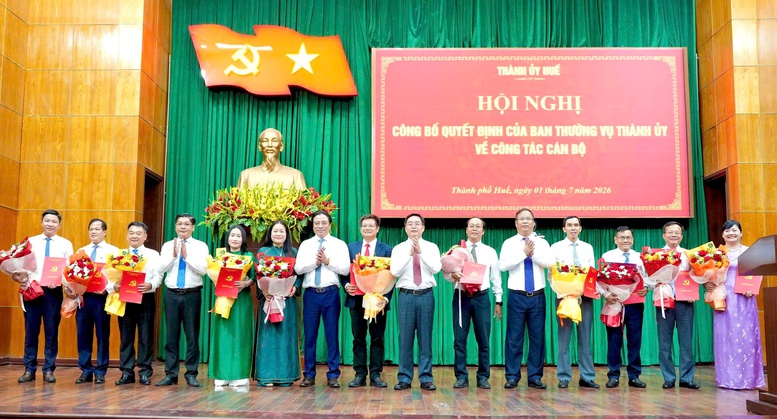 TP. Huế điều động, bổ nhiệm giám đốc các sở, bí thư xã, phường- Ảnh 1.