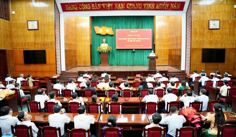 TP. Huế điều động, bổ nhiệm giám đốc các sở, bí thư xã, phường- Ảnh 2.