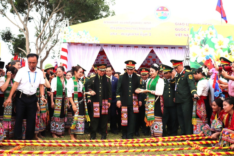 Giao lưu hữu nghị quốc phòng biên giới Việt Nam-Lào: Thắt chặt tình đoàn kết đặc biệt từ vùng biên- Ảnh 5.