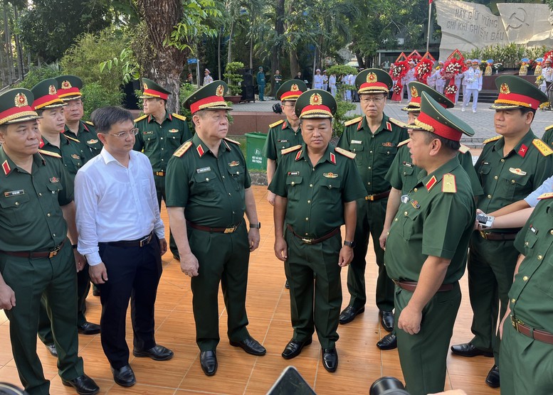 Đại tướng Nguyễn Trọng Nghĩa dâng hương và kiểm tra công tác tìm kiếm, quy tập hài cốt liệt sĩ tại Công viên Lê Thị Riêng- Ảnh 2.