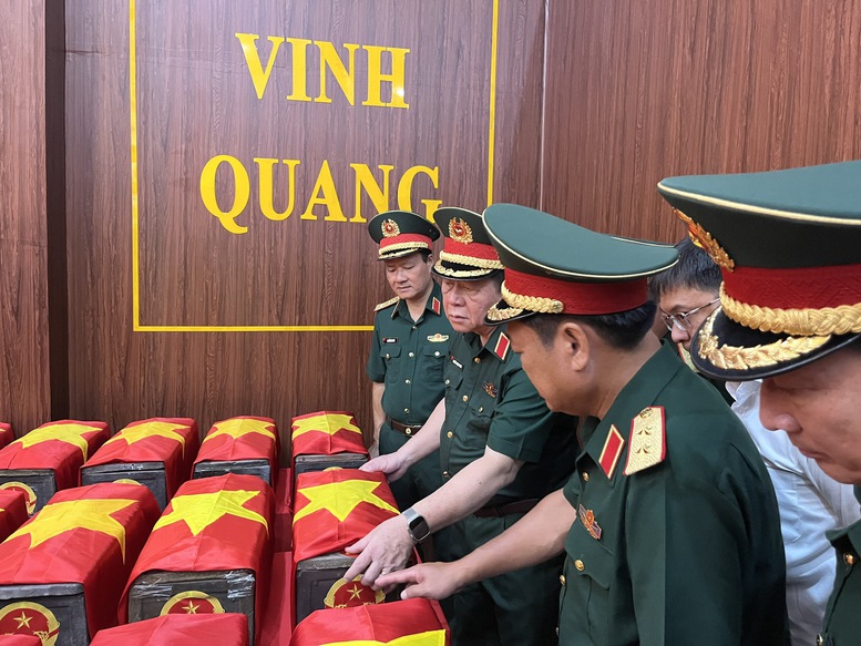 Đại tướng Nguyễn Trọng Nghĩa dâng hương và kiểm tra công tác tìm kiếm, quy tập hài cốt liệt sĩ tại Công viên Lê Thị Riêng- Ảnh 3.