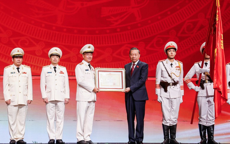 Tổng Bí thư, Chủ tịch nước: Bảo vệ an ninh theo nguyên tắc 'phát triển đến đâu, an ninh đến đó'