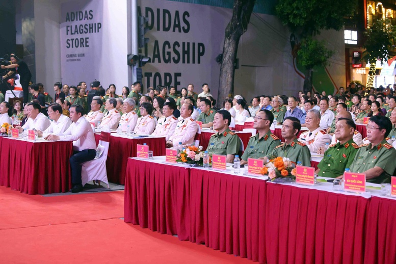 Gala 'Tổ quốc bình yên' - Bản trường ca nghệ thuật về lực lượng Anh ninh nhân dân- Ảnh 3.
