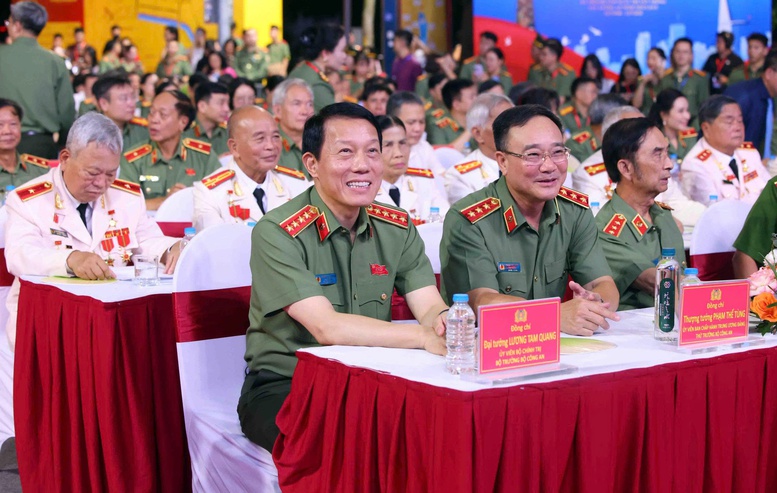 Gala 'Tổ quốc bình yên' - Bản trường ca nghệ thuật về lực lượng Anh ninh nhân dân- Ảnh 4.