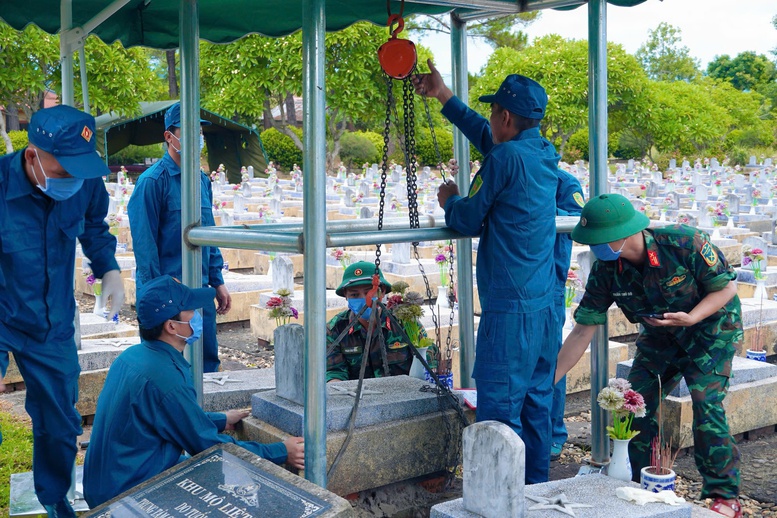 Quảng Trị: Lấy mẫu 1.952 phần mộ liệt sĩ tại Nghĩa trang liệt sĩ Vĩnh Linh- Ảnh 2.
