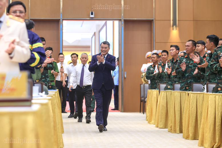 Thủ tướng Lê Minh Hưng: Xây dựng một Việt Nam tự cường nhưng nhân ái, bản lĩnh nhưng hòa hiếu, phát triển nhưng có trách nhiệm- Ảnh 1.