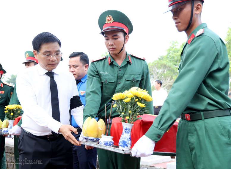 Xúc động lễ viếng, truy điệu, an táng 63 hài cốt liệt sĩ tại Đồng Nai- Ảnh 7.