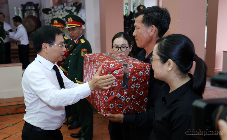 Xúc động lễ viếng, truy điệu, an táng 63 hài cốt liệt sĩ tại Đồng Nai- Ảnh 11.