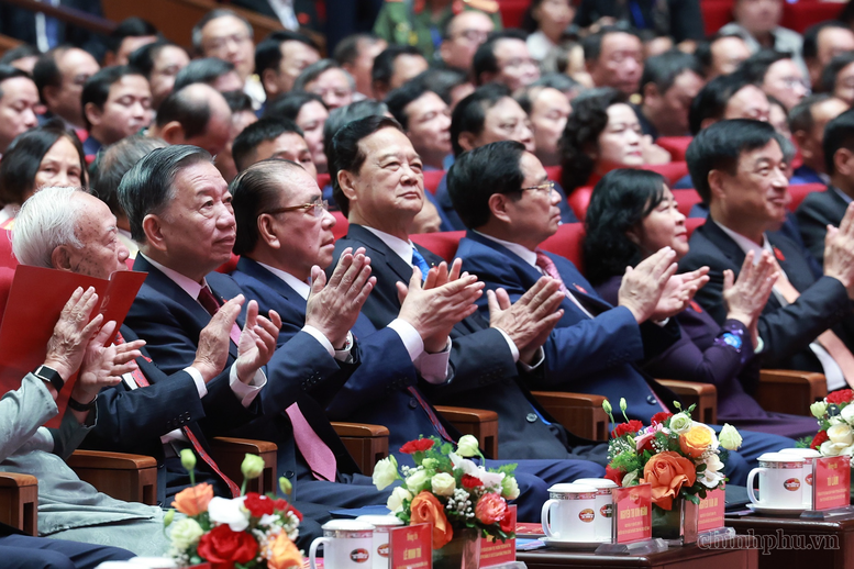 Tổng Bí thư, Chủ tịch nước: Bảo vệ an ninh theo nguyên tắc 'phát triển đến đâu, an ninh đến đó'- Ảnh 3.