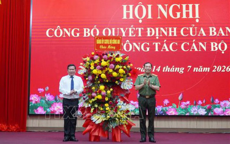 Trung tướng Đinh Văn Nơi giữ chức Phó Bí thư Tỉnh ủy An Giang, kiêm Bí thư Đảng ủy đặc khu Phú Quốc