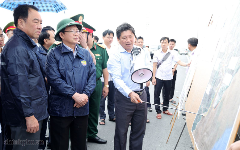 Phó Thủ tướng Hồ Quốc Dũng khảo sát tình hình sạt lở tại khu vực Gành Hào, Cà Mau