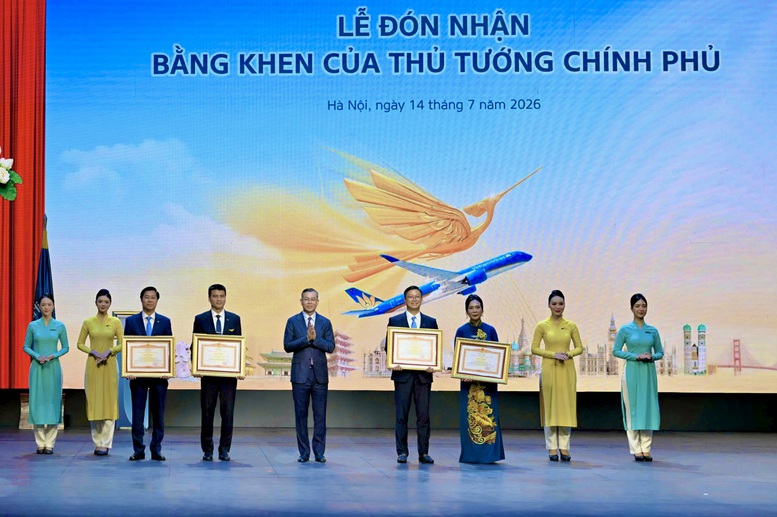 Vietnam Airlines đón nhận Huân chương Lao động hạng Ba và Bằng khen của Thủ tướng Chính phủ- Ảnh 2.
