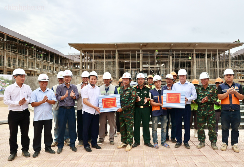 Phó Thủ tướng Lê Tiến Châu kiểm tra thực địa Dự án Trường phổ thông nội trú liên cấp tại TP. Huế- Ảnh 6.
