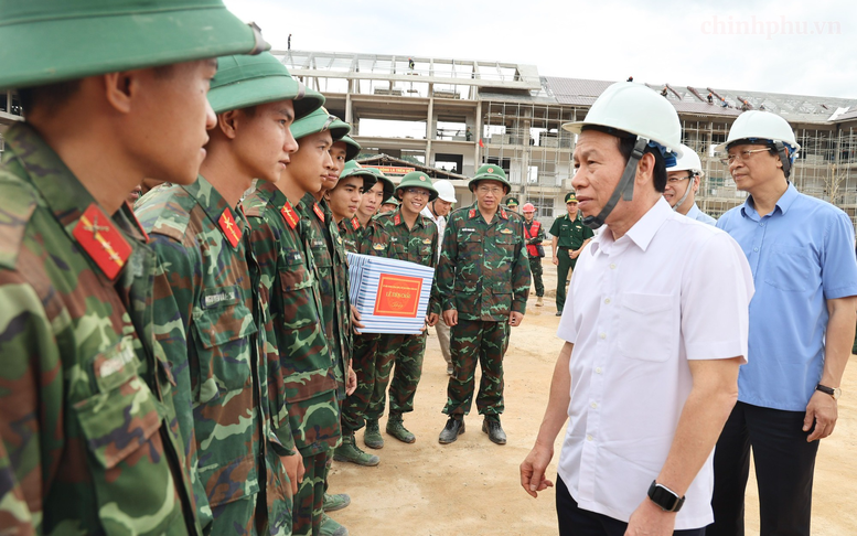 Phó Thủ tướng Lê Tiến Châu kiểm tra thực địa Dự án Trường phổ thông nội trú liên cấp tại TP. Huế
