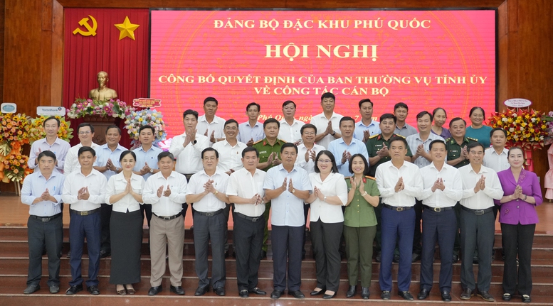 Công bố Quyết định Bí thư đặc khu Phú Quốc đối với Trung tướng Đinh Văn Nơi- Ảnh 2.