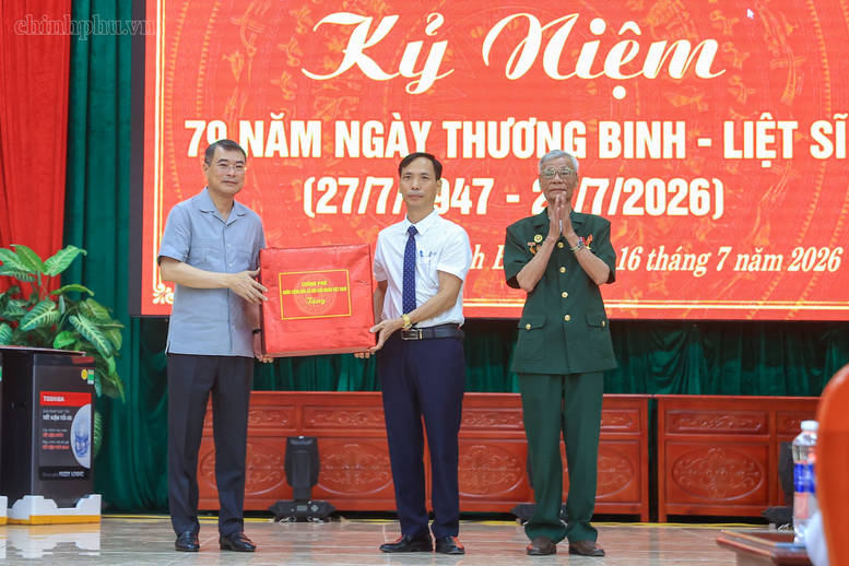 Thủ tướng Lê Minh Hưng thăm, tặng quà các thương binh, bệnh binh tại Ninh Bình- Ảnh 4.