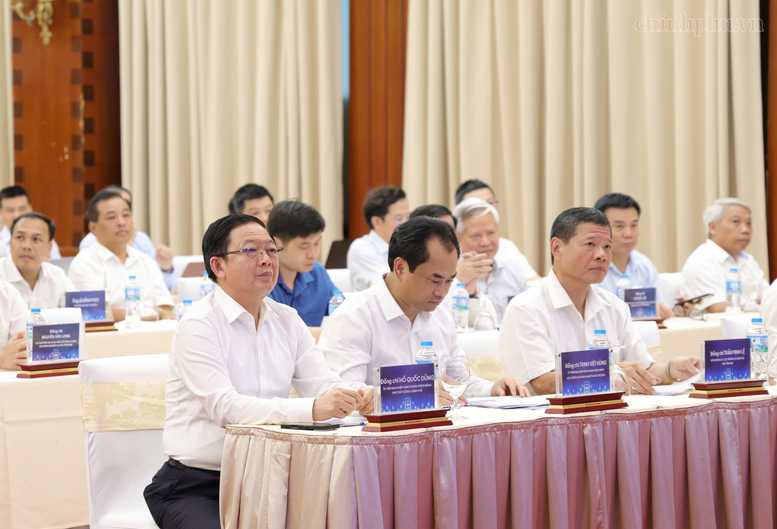 Phó Thủ tướng Hồ Quốc Dũng dự Diễn đàn 'Hình thành hệ sinh thái hợp tác phát triển AI'- Ảnh 1.