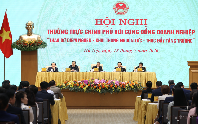 Thủ tướng chủ trì Hội nghị Thường trực Chính phủ với cộng đồng doanh nghiệp