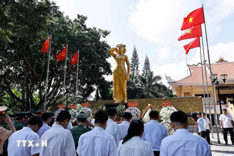 Chủ tịch Quốc hội Trần Thanh Mẫn tri ân người có công tại TPHCM- Ảnh 8.