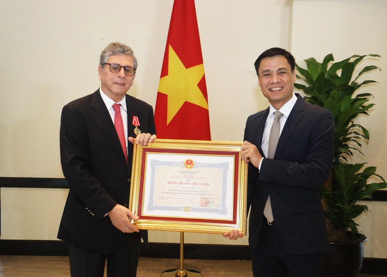 Trao Huân chương Hữu nghị tặng Đại sứ Brazil tại Việt Nam- Ảnh 1.