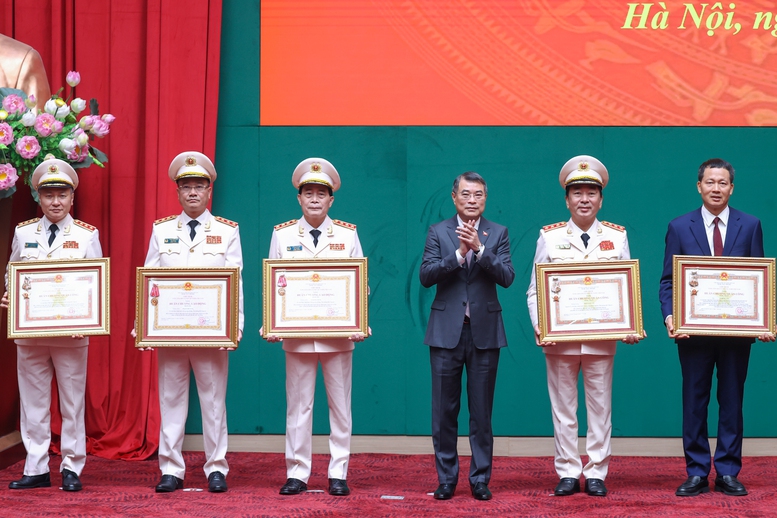 Thủ tướng: Kiến tạo môi trường an ninh, an toàn cho phát triển để đất nước bứt phá đi lên- Ảnh 7.