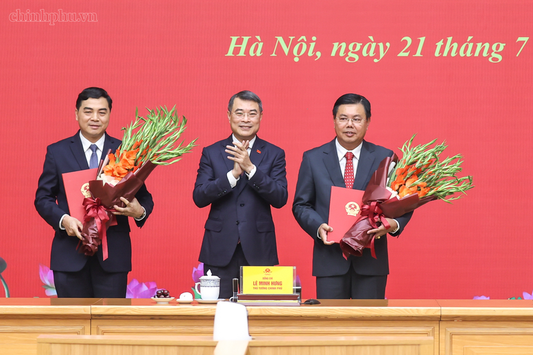 Thủ tướng trao quyết định giao Quyền Bộ trưởng Bộ Nội vụ và bổ nhiệm Thứ trưởng Thường trực Bộ Dân tộc và Tôn giáo- Ảnh 3.